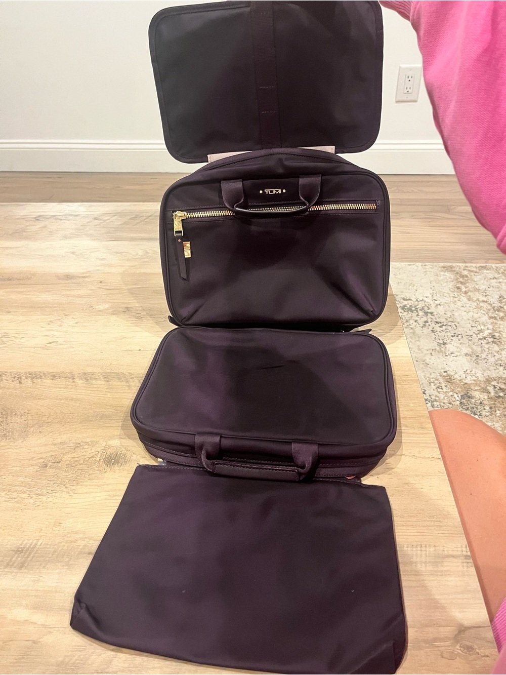 Tumi Eggplant color Nylon hanging travel toiletry Bag with Gold Zipper - Picture 12 of 15